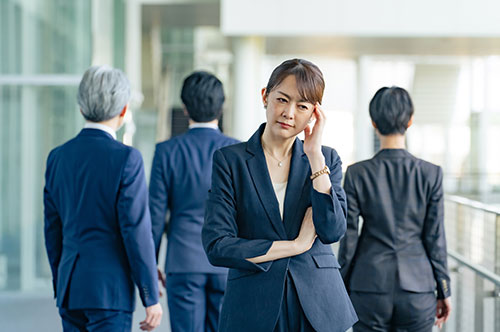 会社への離婚報告は必須？ 報告内容やタイミングについて解説