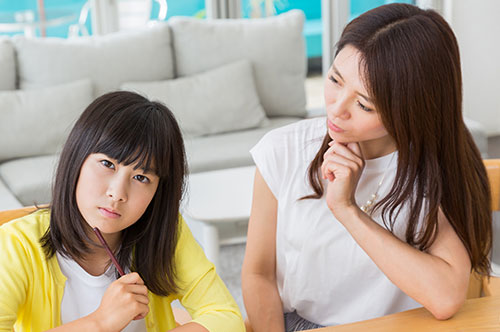 離婚に伴う子どもの扶養控除関連と健康保険手続き、養育費の扱いはどうなる?